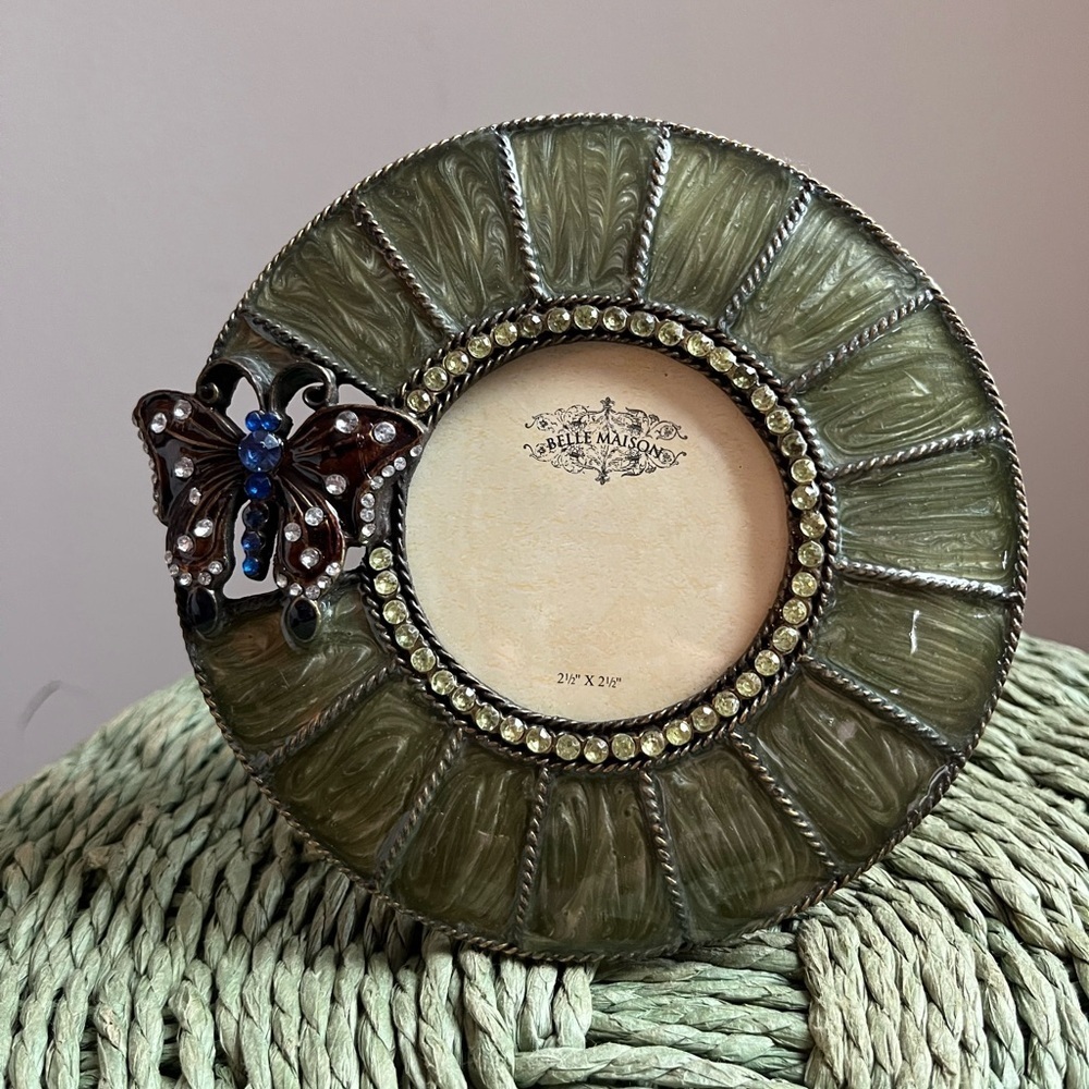 Belle Maison 2 1/5” x 2 1/2” Small Butterfly Circle Picture Frame